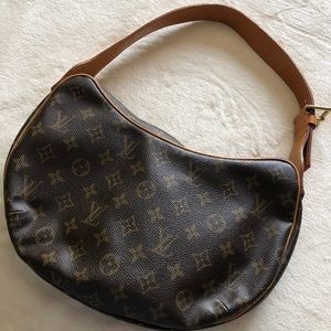 Louis Vuitton shoulder bag!